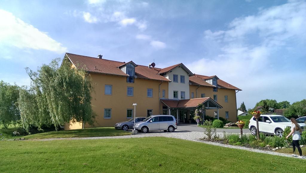 Landhotel Larenzen Кирххам Экстерьер фото
